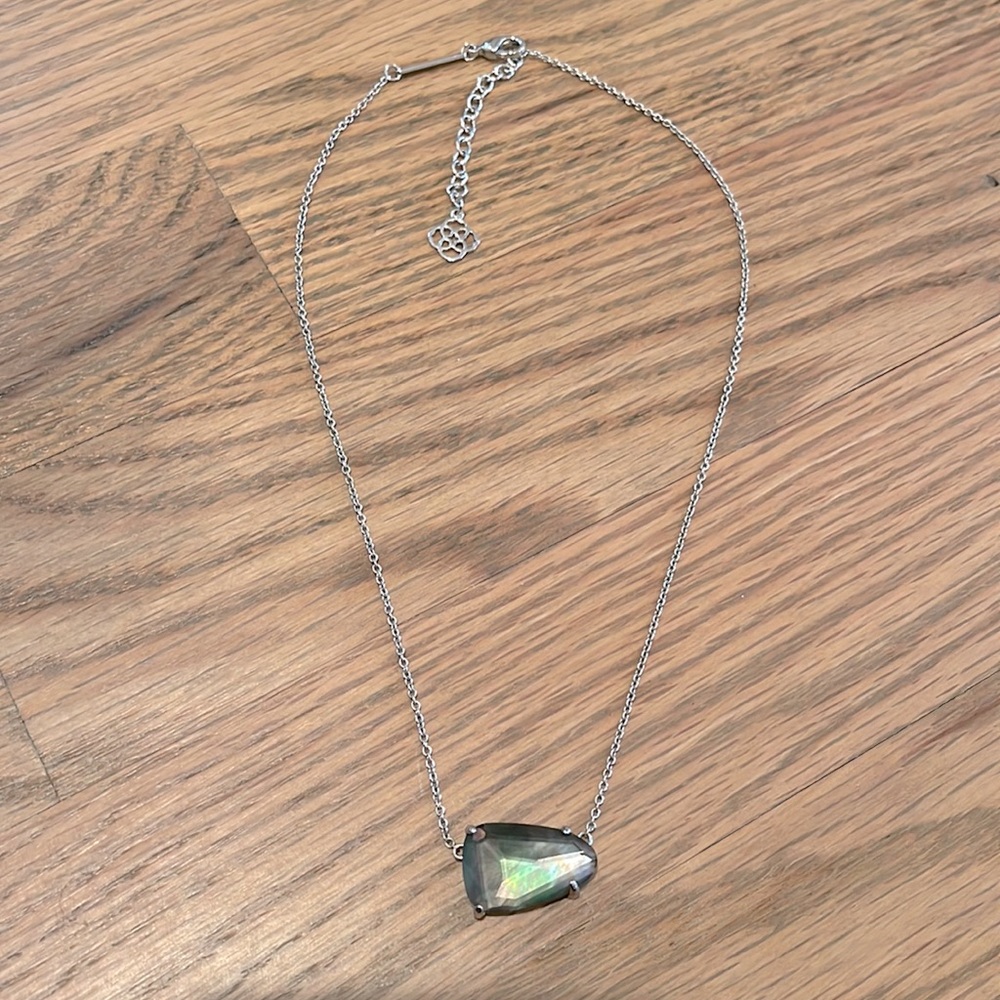 Kendra Scott necklace